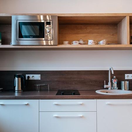 Stylish Latvian-Style Studio Apartment Near City Center, Parks, Cafes & Public Transit Riga Exterior photo