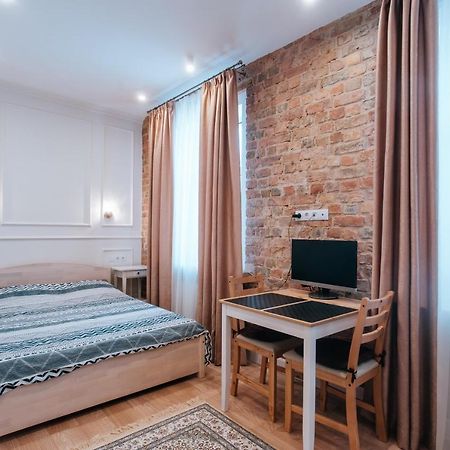 Stylish Latvian-Style Studio Apartment Near City Center, Parks, Cafes & Public Transit Riga Exterior photo